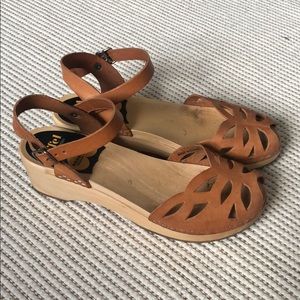 Swedish Hasbeens Tan Ornament Clog Sandal Size 6